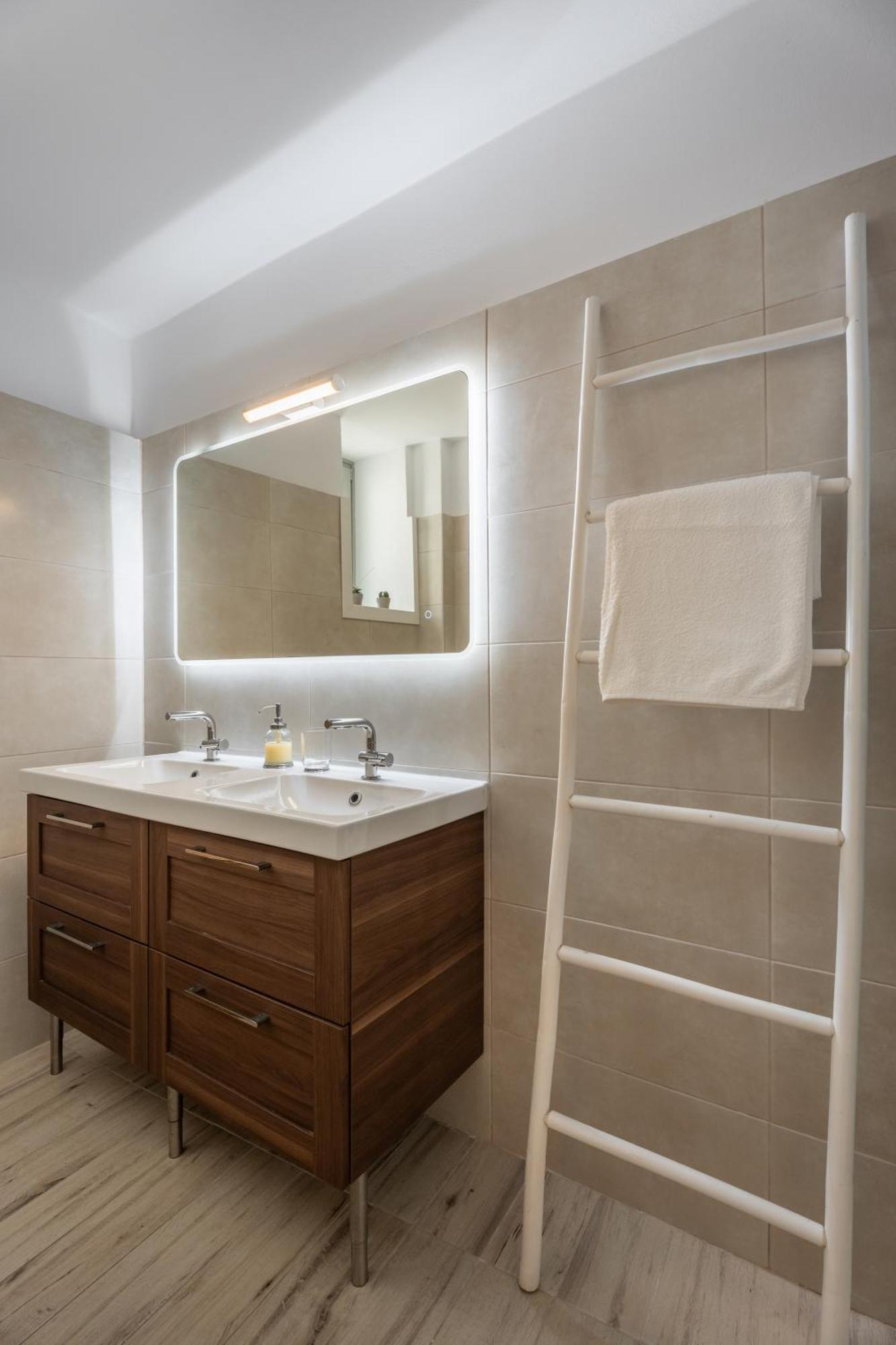 נאוסה Caper-2 Bedroom Traditional Home With Amazing View מראה חיצוני תמונה